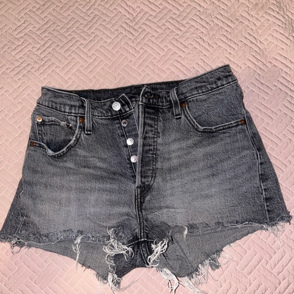 Levi’s 501 Jean shorts - Picture 3 of 5